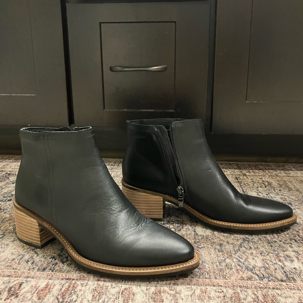 Ecco women’s black leather boots, size 37 (6-6.5)